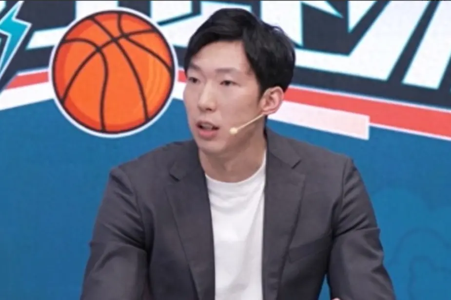 晋级四强！周琦大赞中国男篮1人：我很喜欢和他一起打球