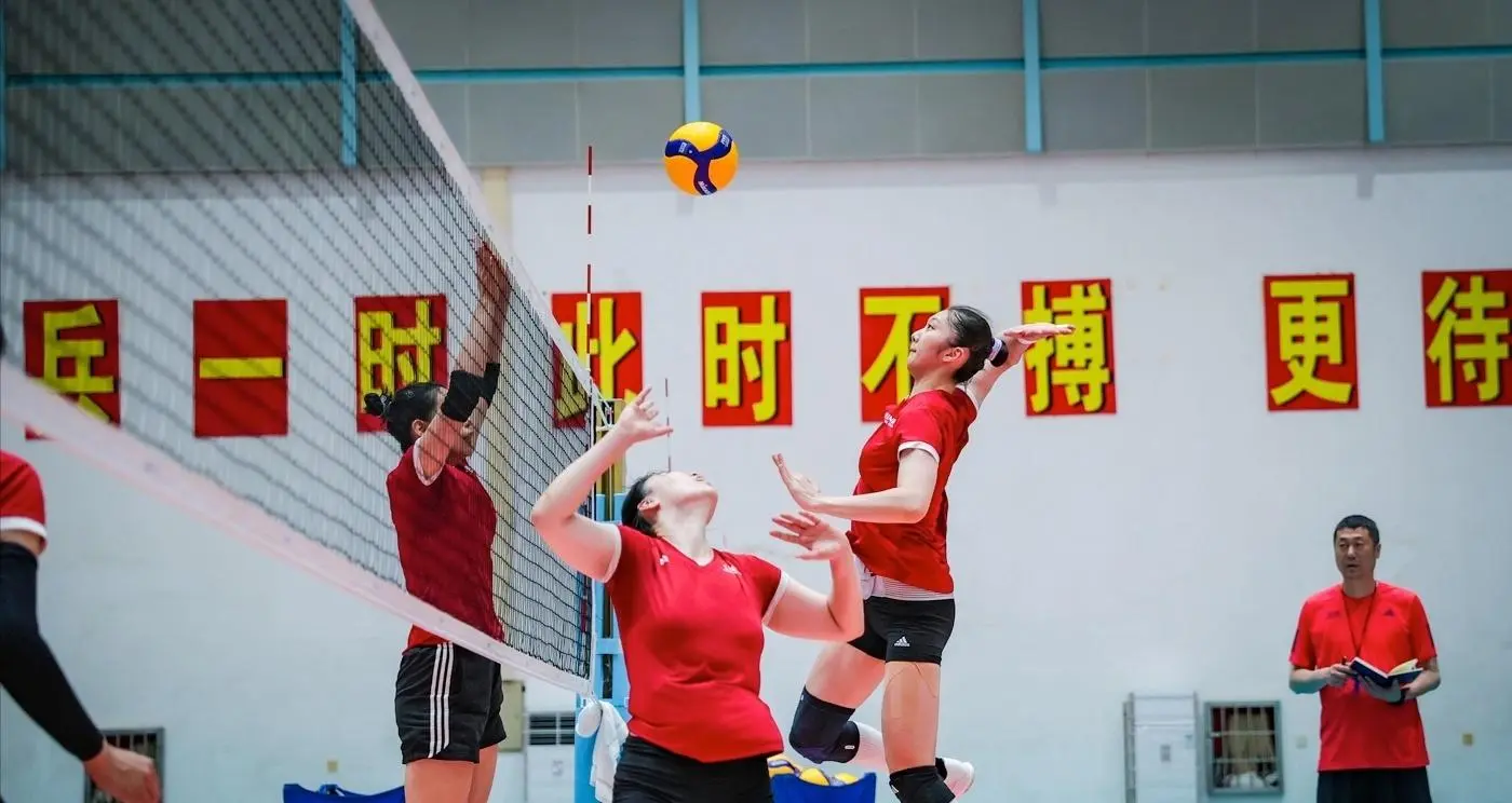 女排集训最后一练！世锦赛2大悬念将揭晓，对抗美洲球队成主轴