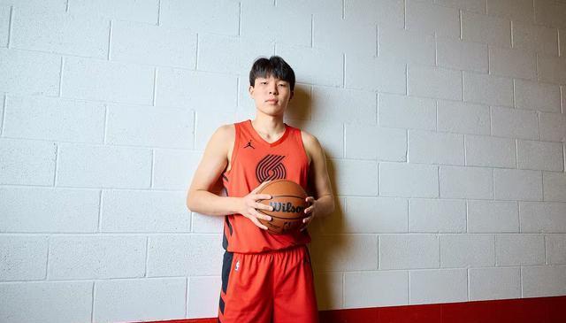 NBA：杨瀚森首秀对手确定，雄鹿签约射手，湖人赛程出炉