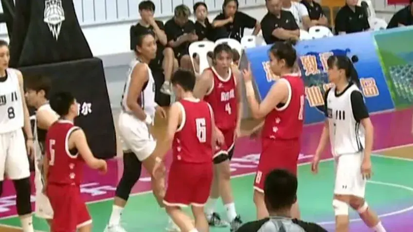 110比50！全运会：李梦仅打5分钟，四川女篮五连胜，狂赢新疆60分
