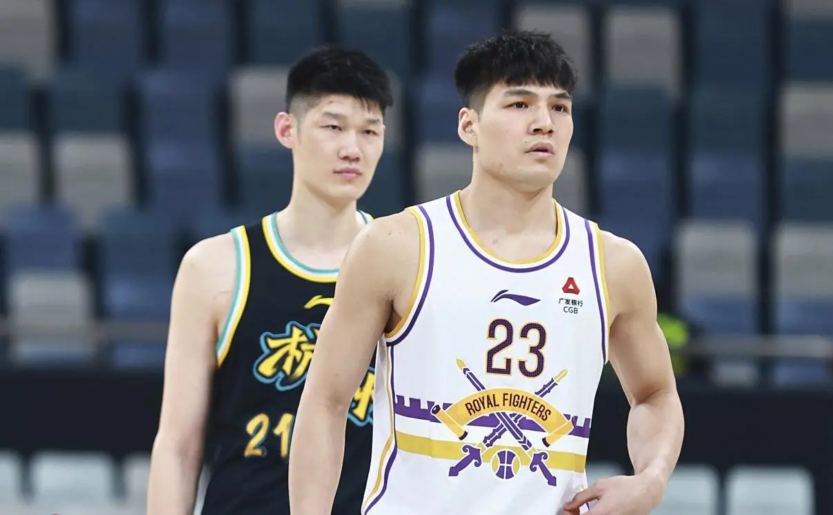 不到12小时！陈国豪即将联手郭艾伦，广州2米11中锋说出转会目标