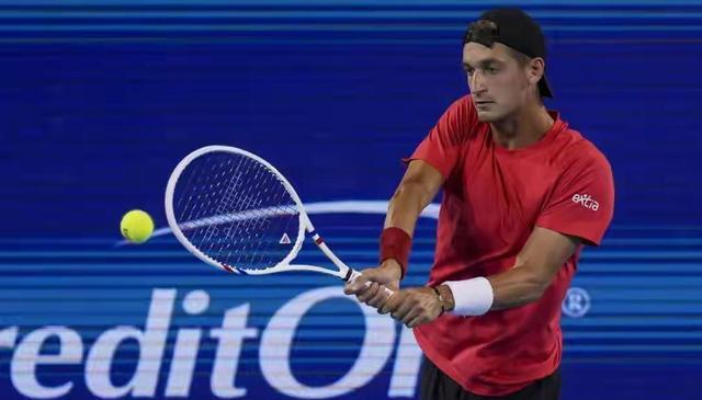 ATP1000辛辛那提大师赛男单1／4决赛阿特马纳2-0击败世界第9辛纳