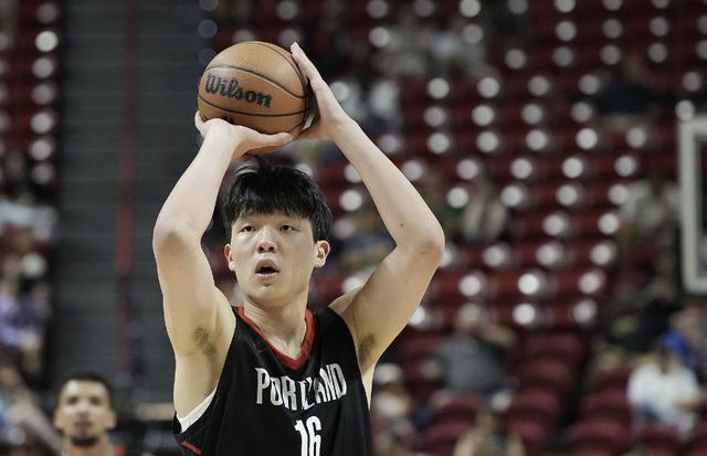 4天连打詹库哈，20天打完流量队！杨瀚森的NBA第一课，有点超纲了