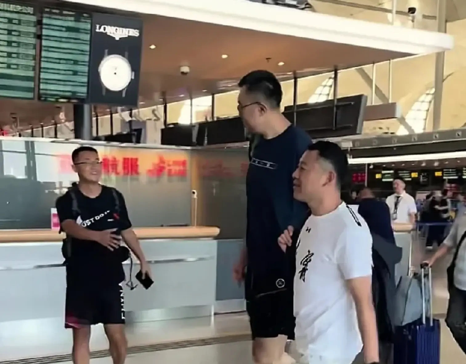 21点16分！辽篮迎利好，韩德君作出决定，2米15内线驰援杨鸣冲冠