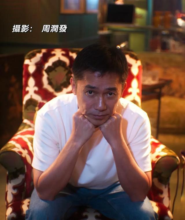 梁朝伟周润发两家聚餐，刘嘉玲状态赢陈荟莲，63岁梁朝伟有少年气