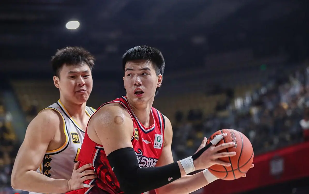 不到12小时！陈国豪即将联手郭艾伦，广州2米11中锋说出转会目标