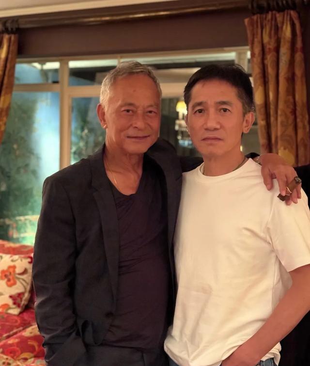 梁朝伟周润发两家聚餐，刘嘉玲状态赢陈荟莲，63岁梁朝伟有少年气