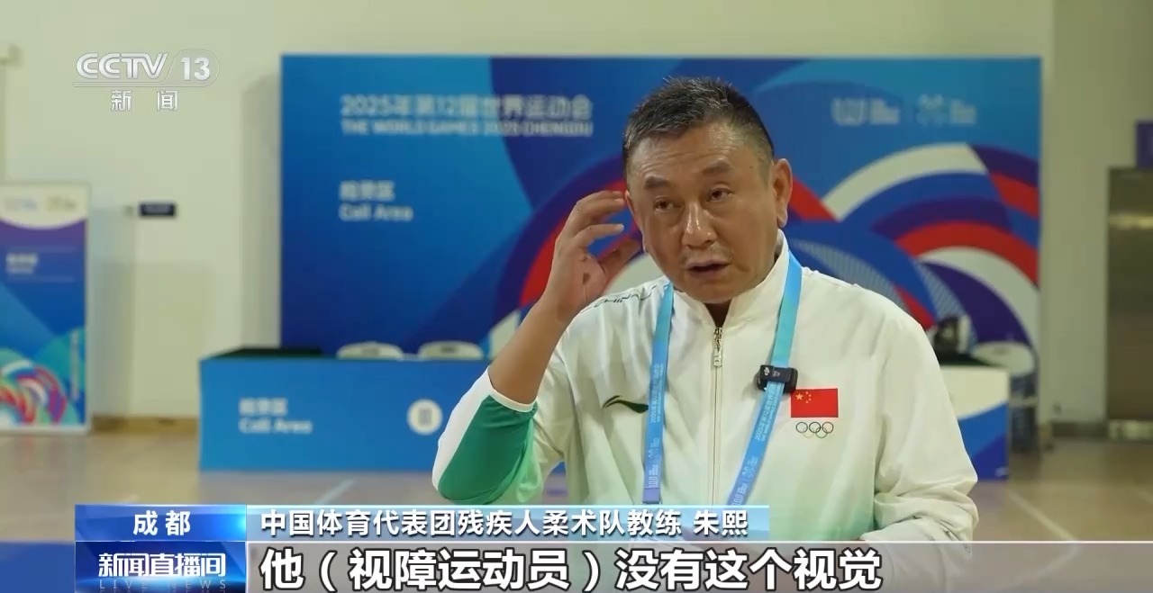 当视力被剥夺时 他用手摸出来一个世界亚军