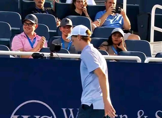 ATP1000辛辛那提大师赛男单1／4决赛阿特马纳2-0击败世界第9辛纳