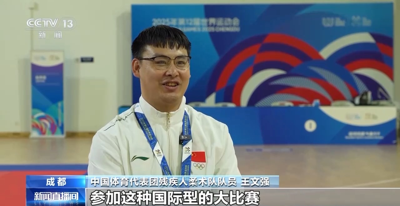 当视力被剥夺时 他用手摸出来一个世界亚军