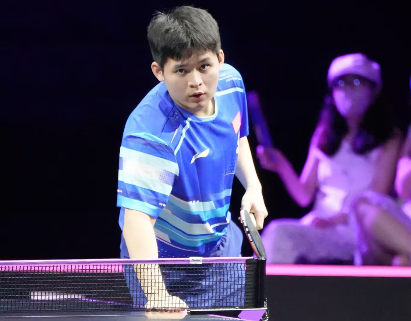 国乒男单独苗稳了！林诗栋连闯三关，瑞典站八强再进一步