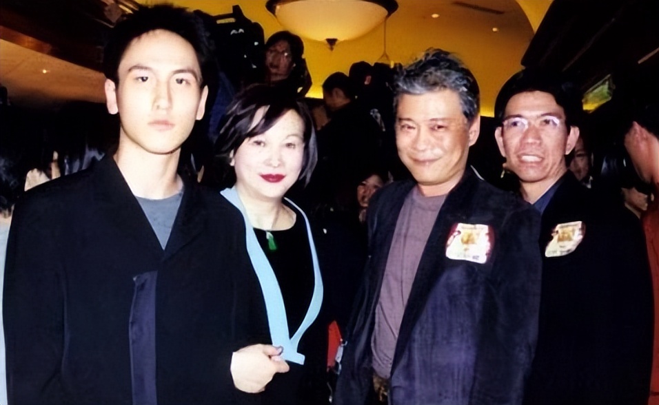 21�������Ұ��ڣ��̳��Ϻ����׷���ĸ����Ӱ������������ʼ��