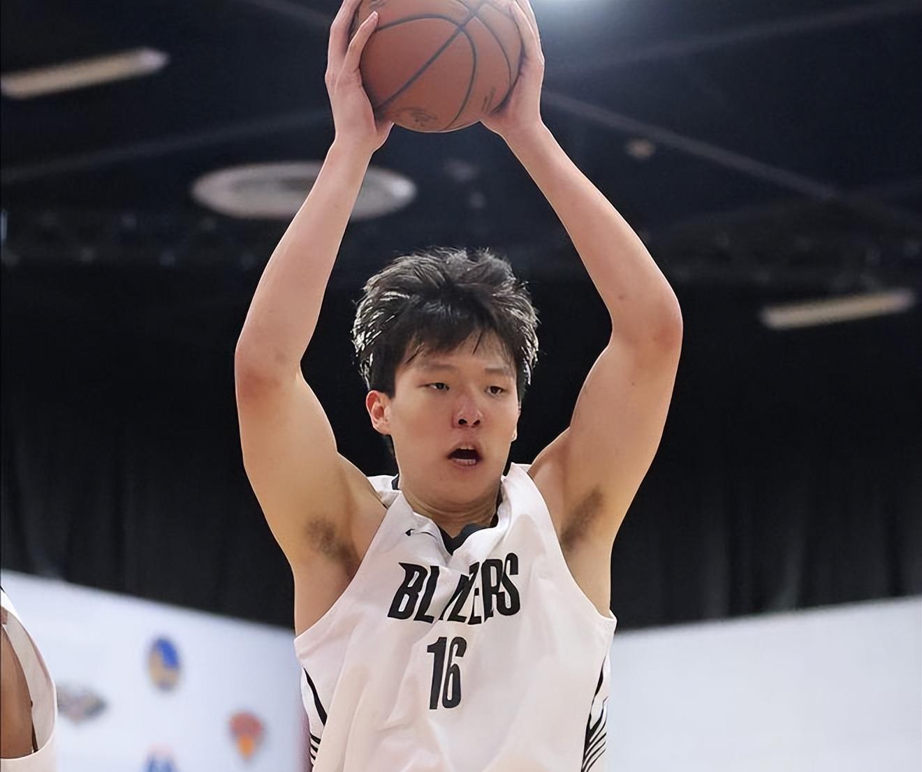 杨瀚森到底能不能适应NBA？开拓者队记一席话，说得非常实在