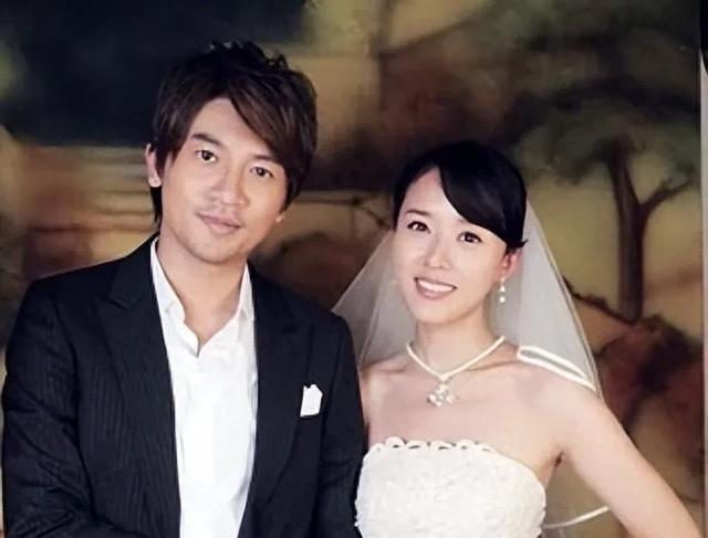 苏有朋老婆长相曝光！颜值能与林心如媲美，真是没进娱乐圈可惜了