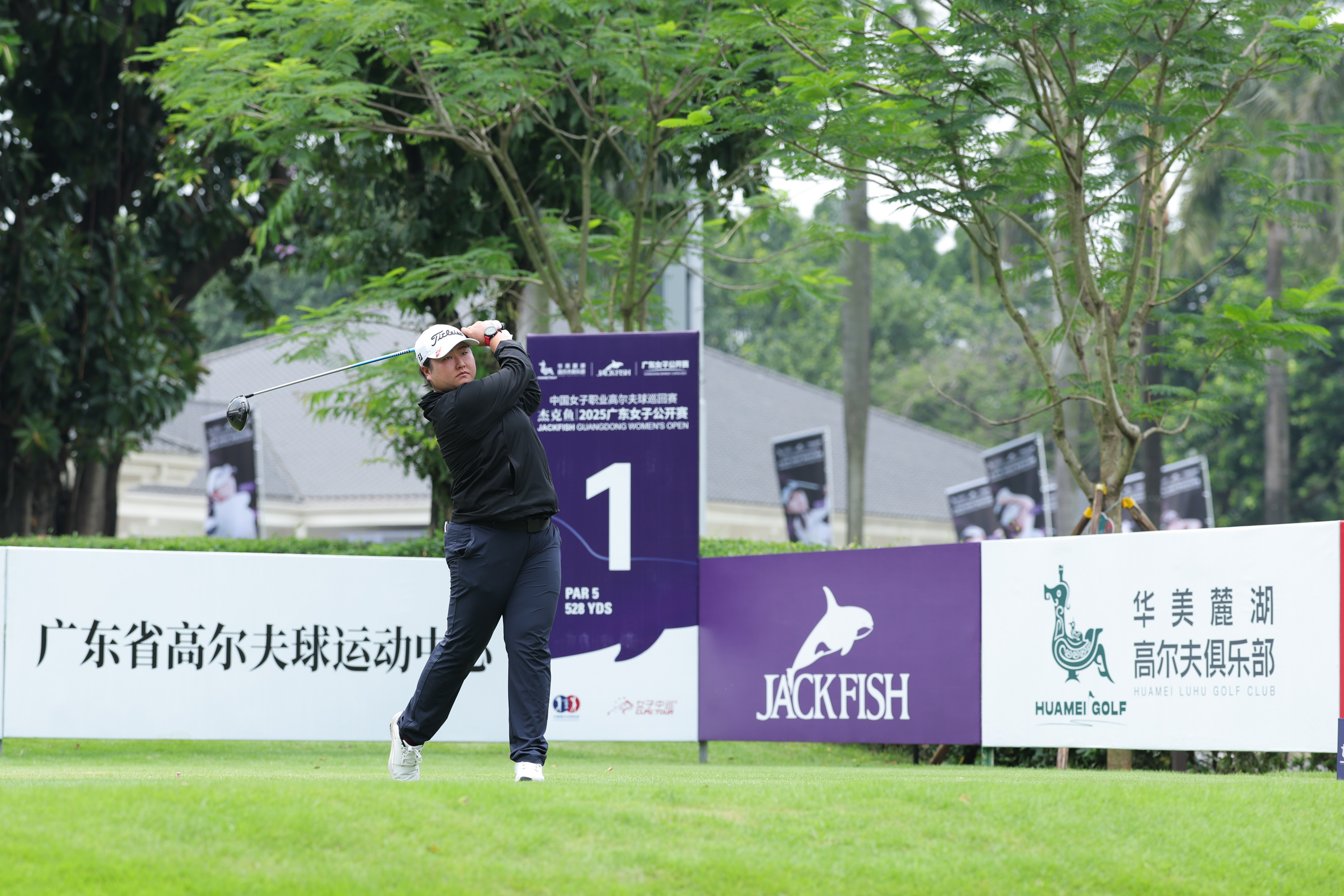 中巡广东女子公开赛：刘宇婕领先方歆媛2杆争首冠