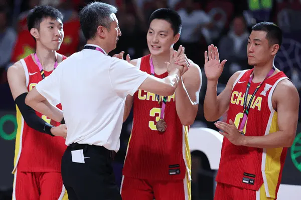 不要组织，不要防守，胡明轩在国家队的最好定位就是第六人？