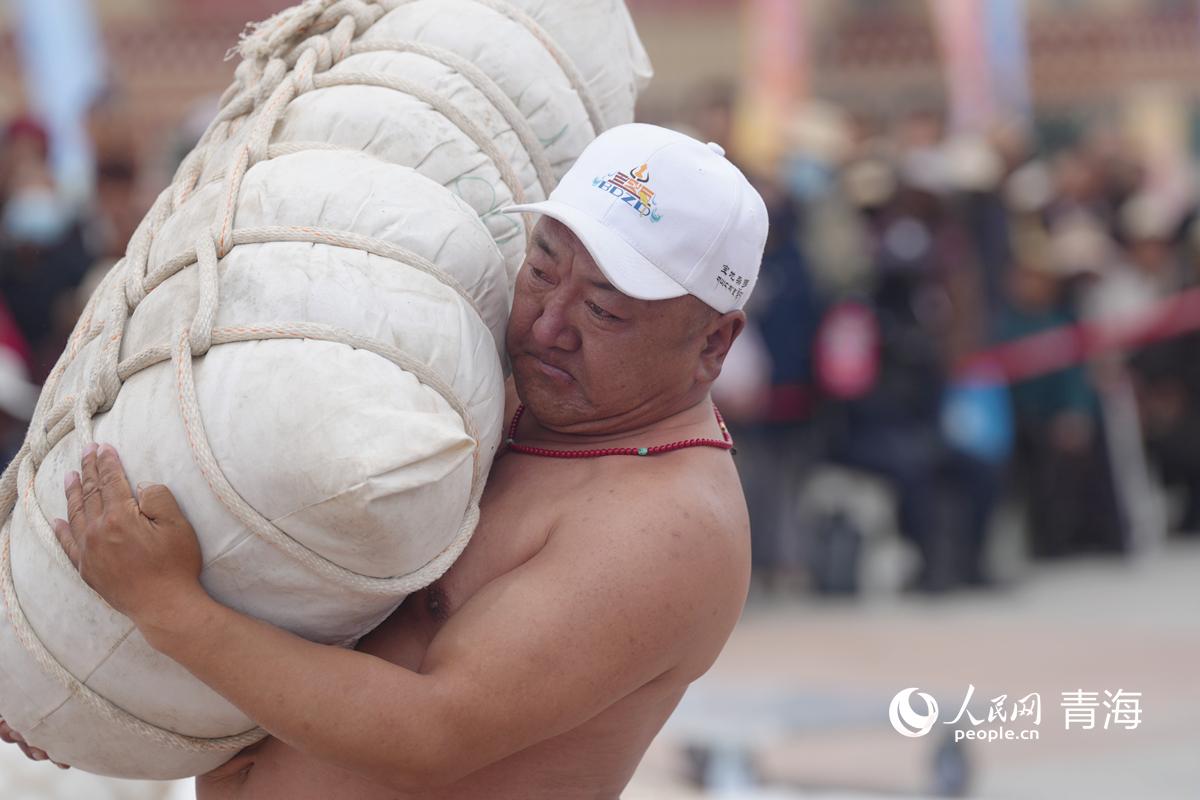 千钧一“袋” 就在泽库