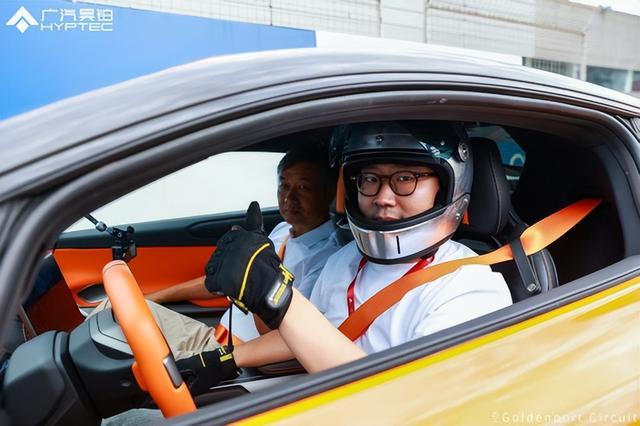 “该中国超跑当主角了！”昊铂SSR赛道征服京圈名流