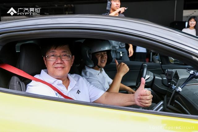 “该中国超跑当主角了！”昊铂SSR赛道征服京圈名流