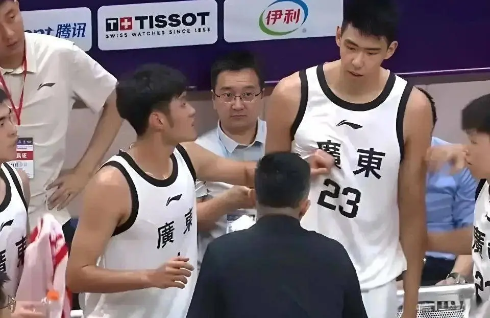 广东队又有热身赛了 下个月在顺德和澳洲球队交锋 胡明轩徐杰上海报