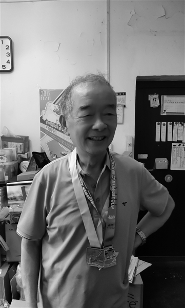 79岁“跑男”用脚步书写“热血人生”