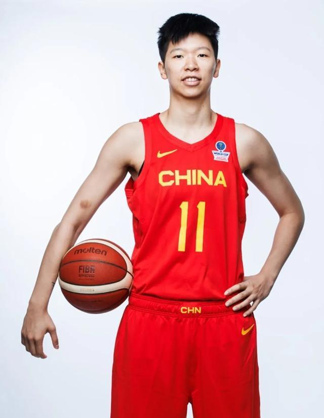 黄思静半夜发小作文，看不到灵魂出口，但依然选择有尊严活着