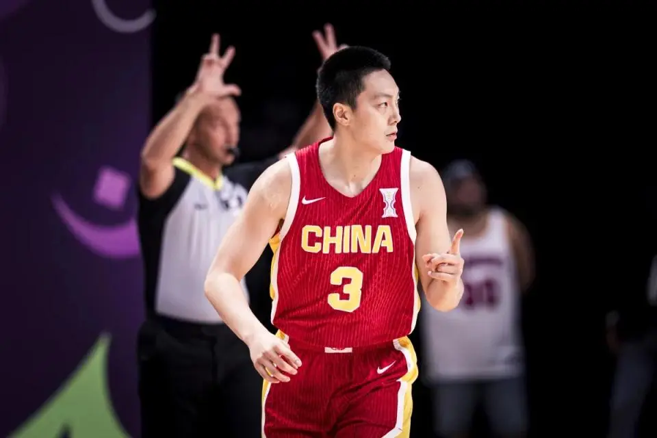 杨毅：胡明轩手感7中0时郭士强坚持用他 换成杜锋早被骂亲儿子了