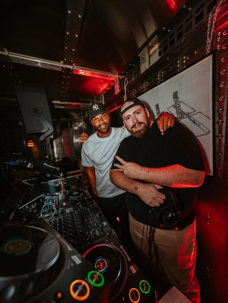 太阳报：曼城名宿莱斯科特成为一名DJ，将在雷丁音乐节上演出