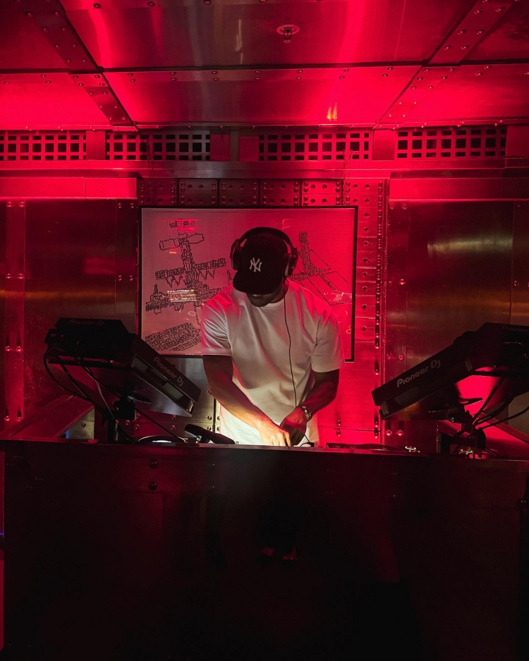 太阳报：曼城名宿莱斯科特成为一名DJ，将在雷丁音乐节上演出