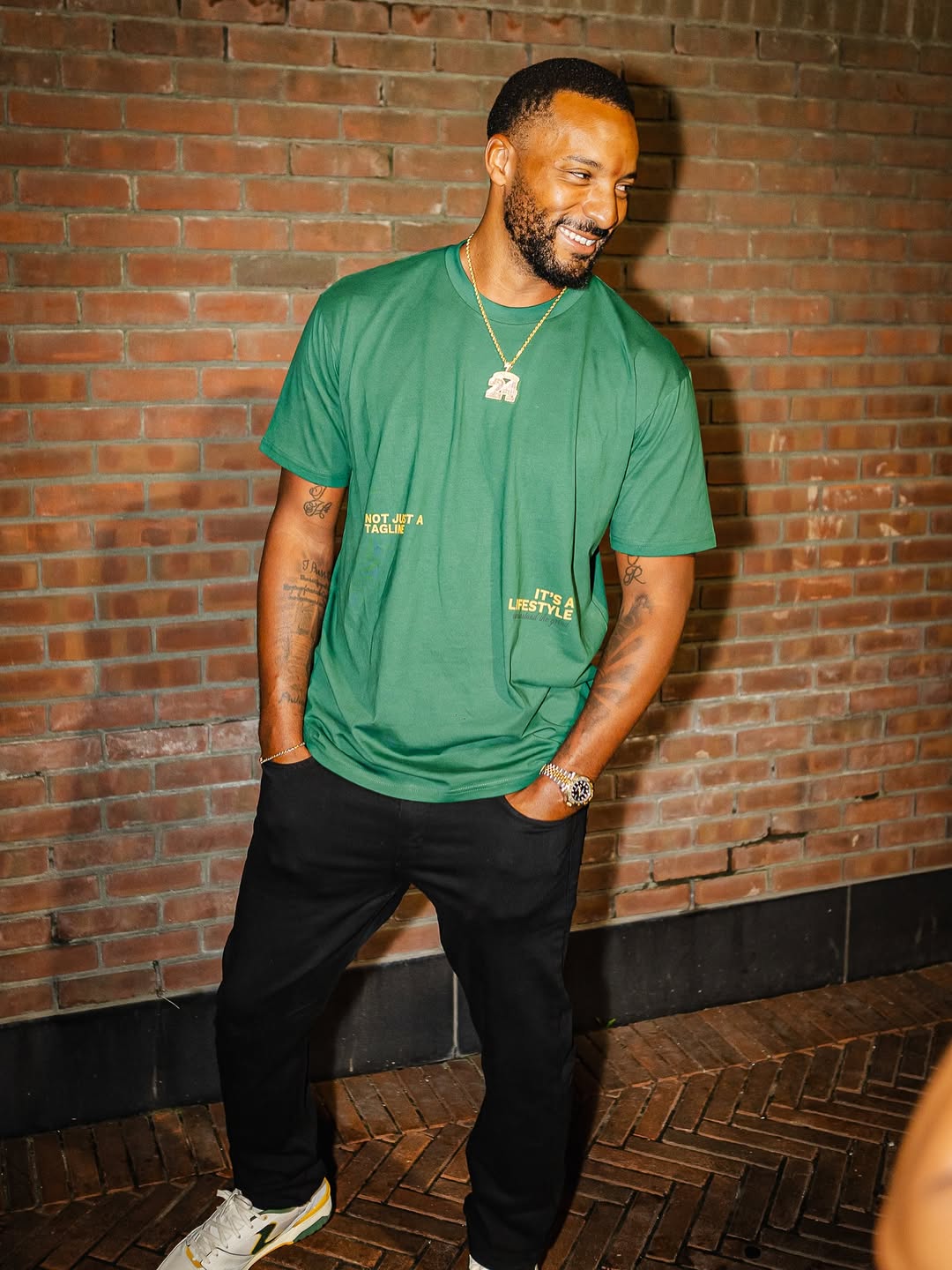 牙买加乔丹！诺曼-鲍威尔Ins晒举办派对的照片与球迷分享