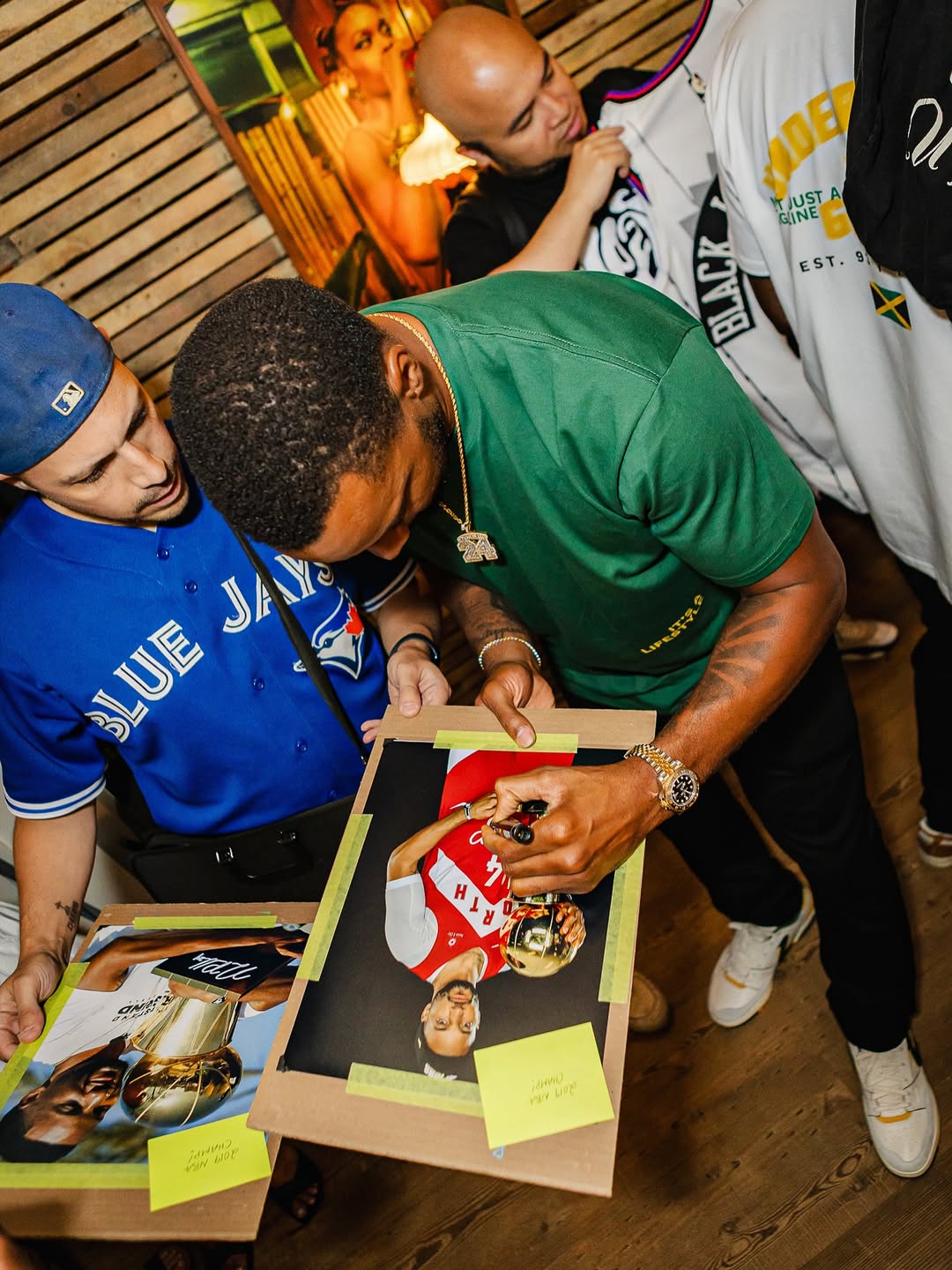 牙买加乔丹！诺曼-鲍威尔Ins晒举办派对的照片与球迷分享