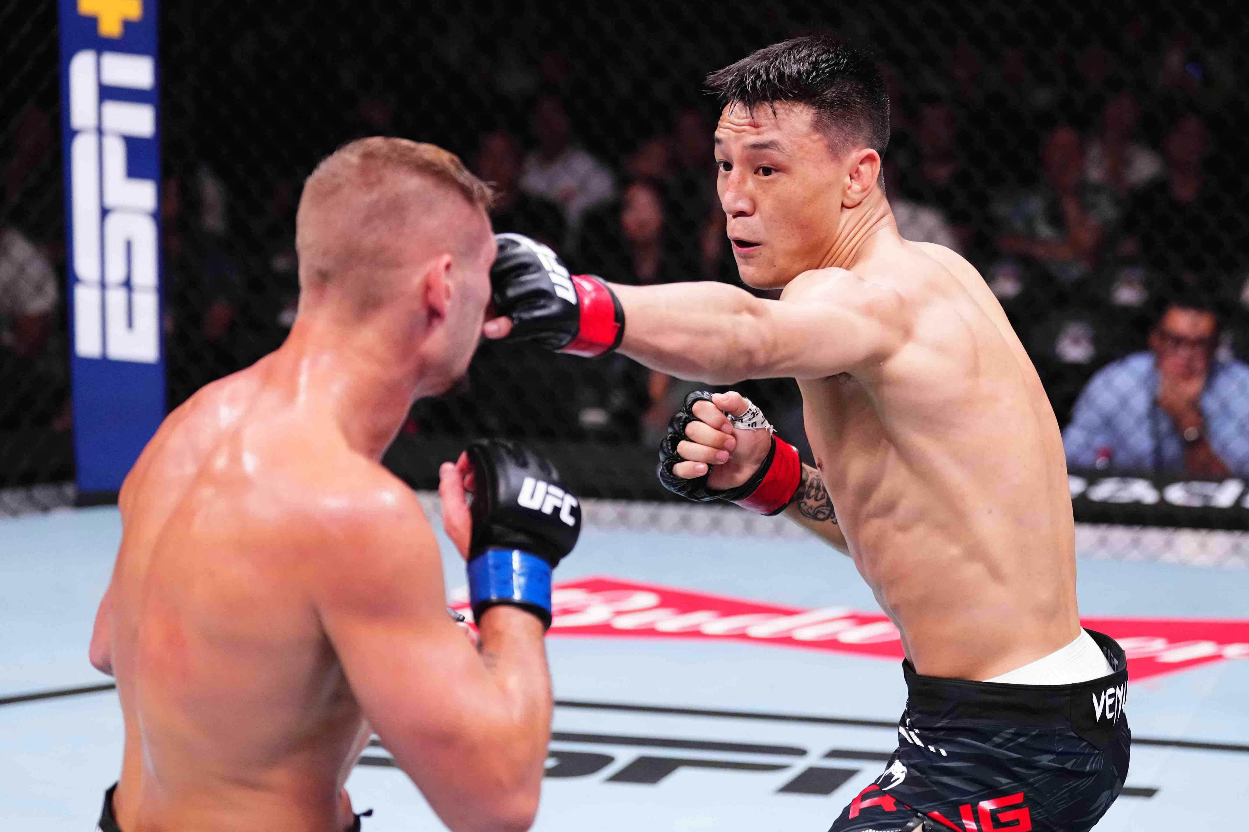 益扎“光速”KO，茸主嗨翻全场，两藏族小伙闪耀UFC上海格斗之夜