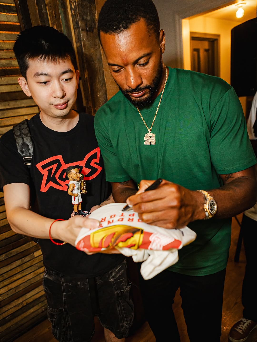 牙买加乔丹！诺曼-鲍威尔Ins晒举办派对的照片与球迷分享