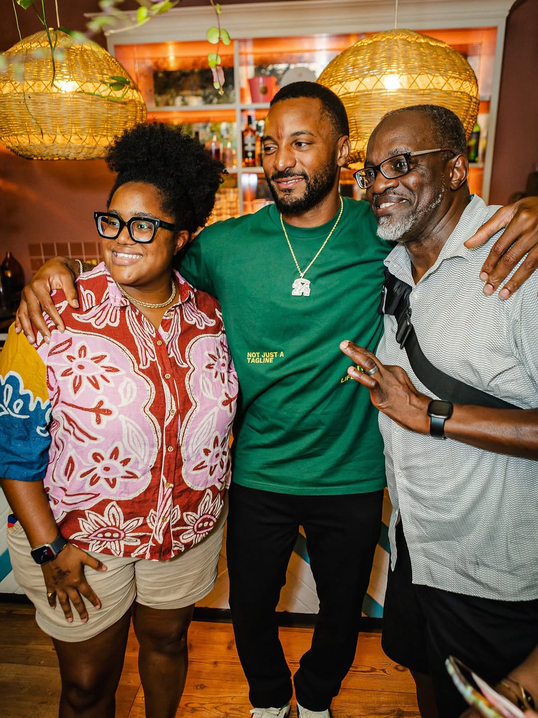 牙买加乔丹！诺曼-鲍威尔Ins晒举办派对的照片与球迷分享