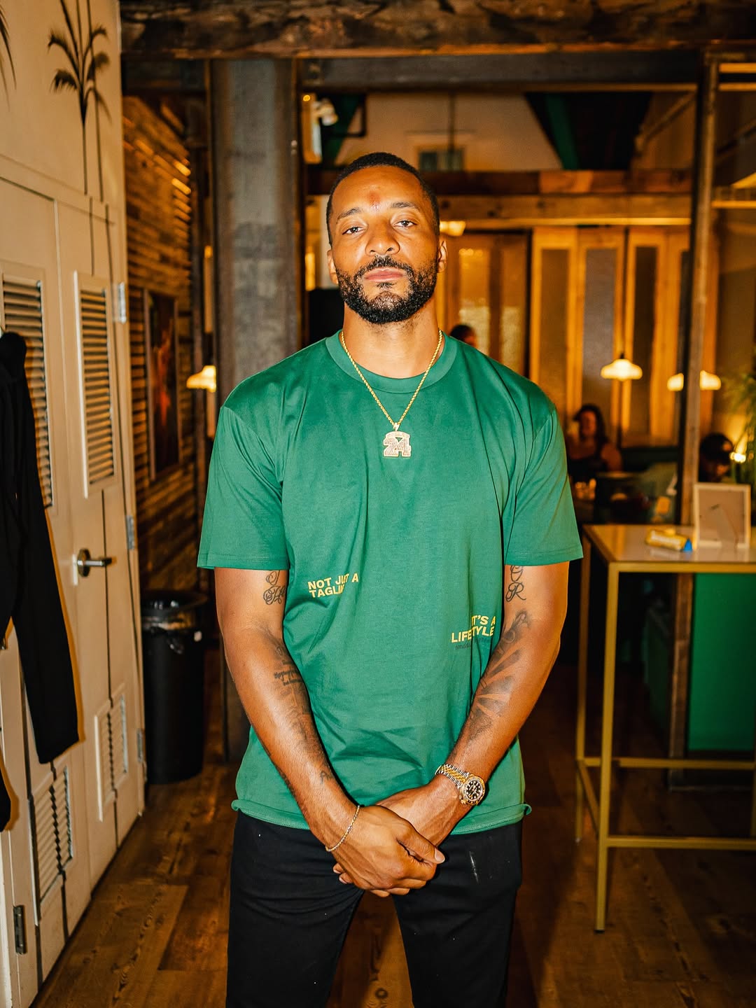 牙买加乔丹！诺曼-鲍威尔Ins晒举办派对的照片与球迷分享