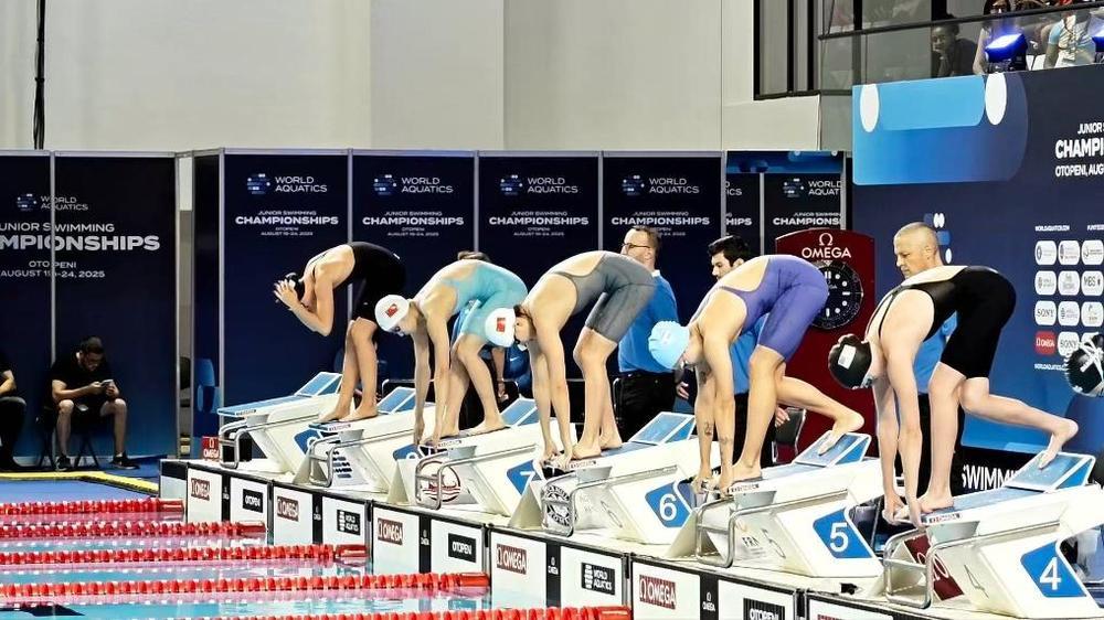 游泳世青赛：杨佩琪400米自由泳夺冠成就“三冠王”