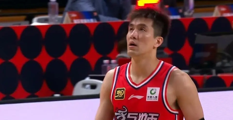 媒体人：休赛期有球队询价郭艾伦 最终并没有更进一步