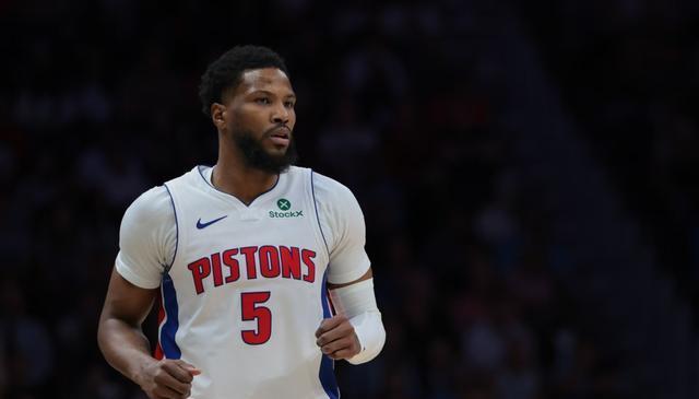 NBA：魔术签湖人旧将，勇士目标再加两人，尼克斯瞄准四人