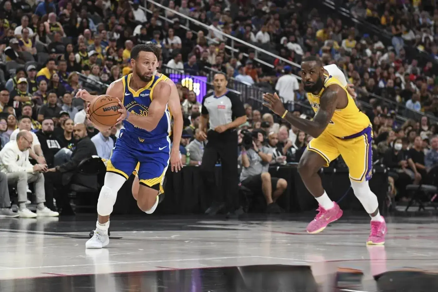 NBA分析师：戴维斯和欧文能保持健康，独行侠将赢得2026年总冠军