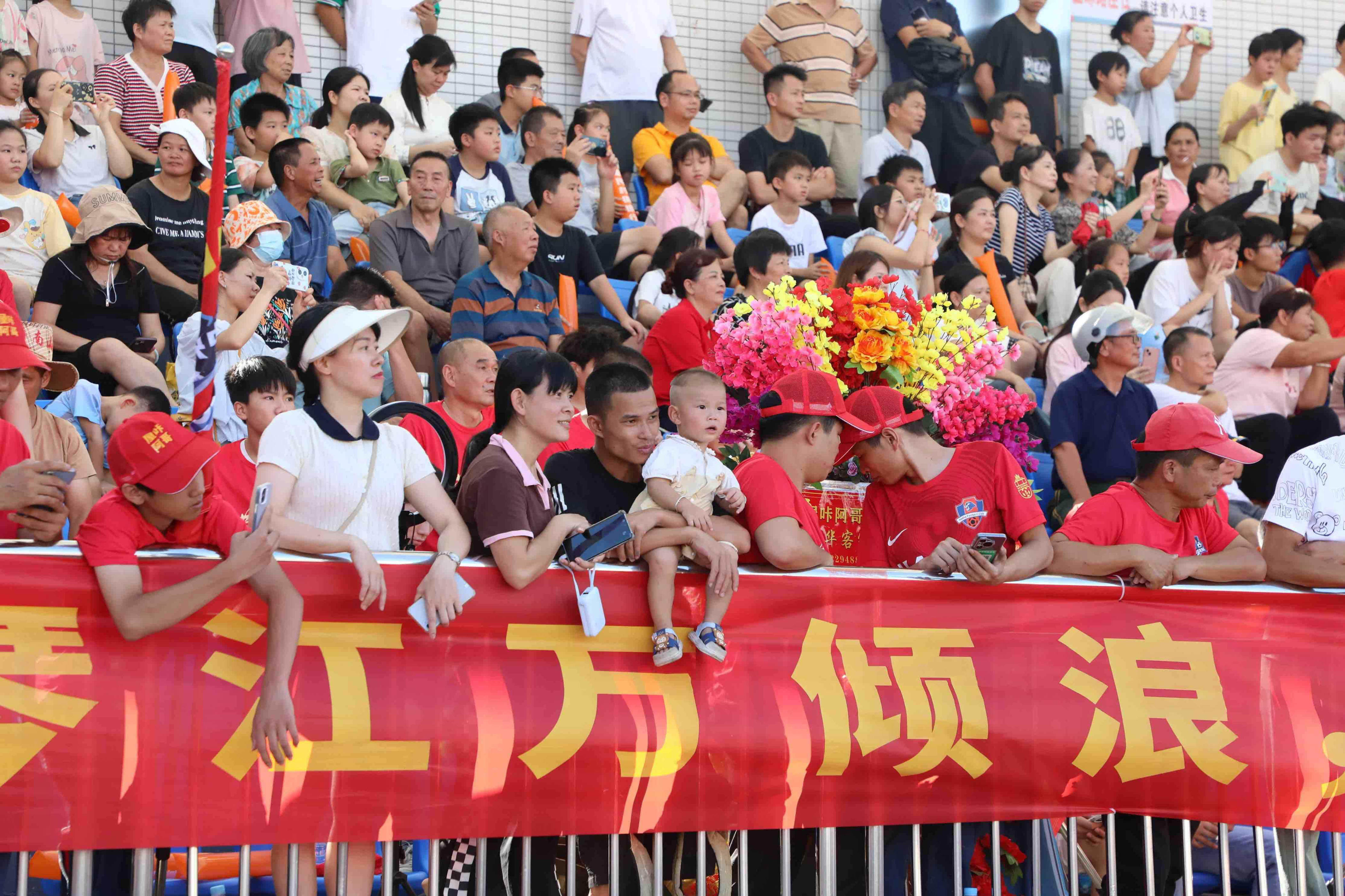 【图集】2025五华县“球王杯”足球超级联赛开幕，文武交融燃情绿茵