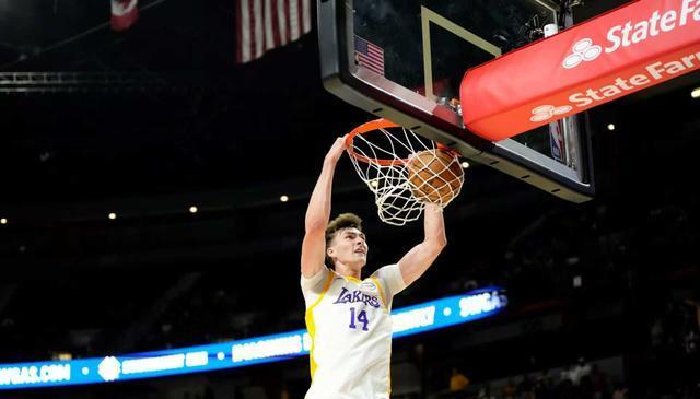 NBA：魔术签湖人旧将，勇士目标再加两人，尼克斯瞄准四人