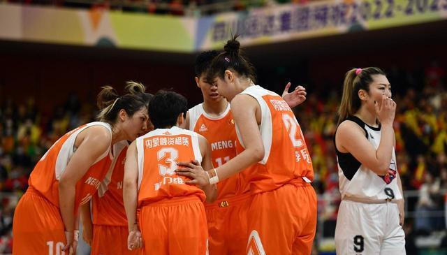 中国女篮突传坏消息！曝女篮霸主或被迫解散：5大国手恐无球可打