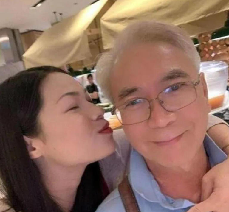 74岁李龙基与37岁女友计划生子,爷孙恋再掀波澜