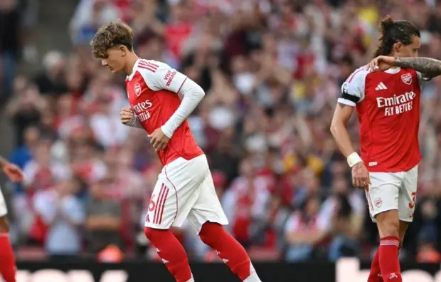 5球大胜登顶！阿森纳盛宴：7500万锋霸处子球，带刀后卫独造3球！