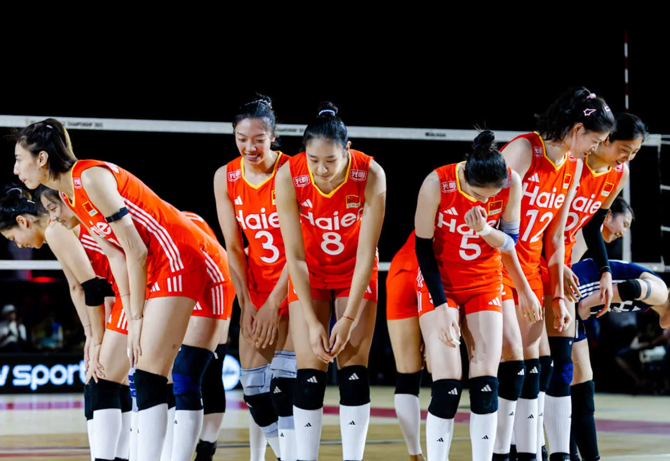 中国女排逆转第一功臣！后三局18分+单局8分 全场最关键1球由她主导