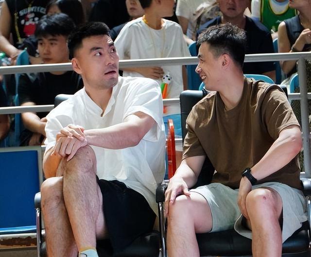 辽宁男篮战胜美国队！姜宇星三节得10分，单节狂砍7分太强了