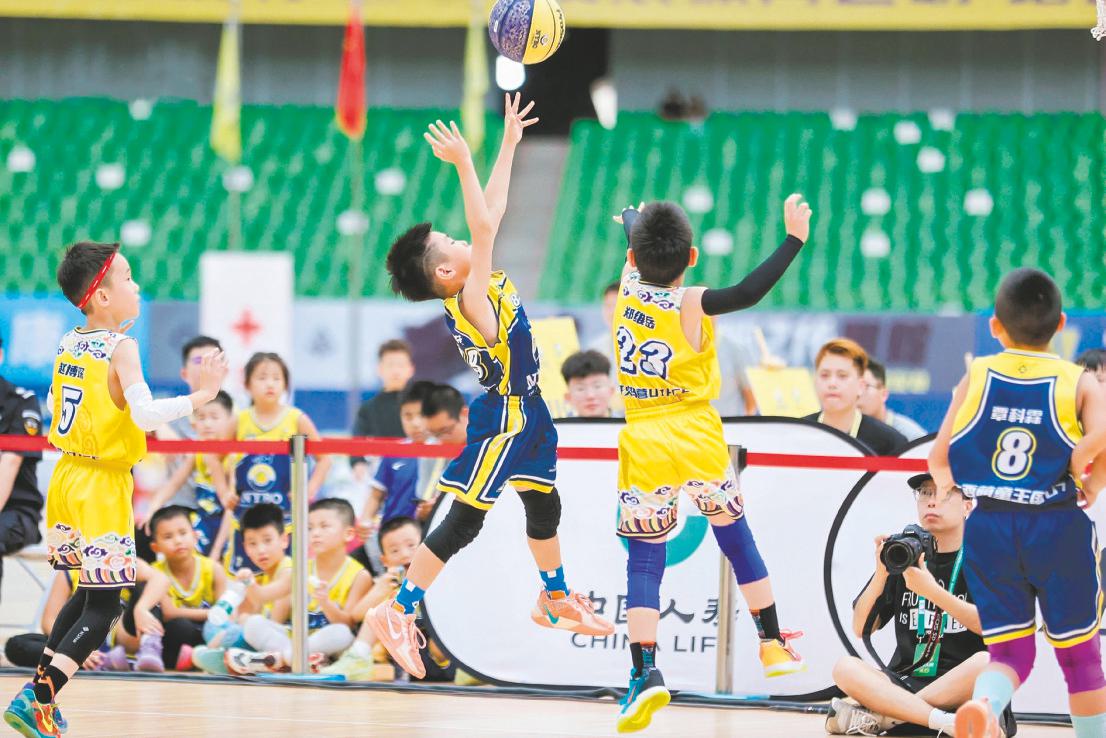 我市篮球俱乐部斩获U6、U7组双冠