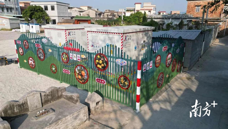 10千伏墟镇线广陈皮公园箱变台区工程设计巧妙融入新会陈皮文化元素，成为点缀美丽乡村的独特风景线。 受访者 供图