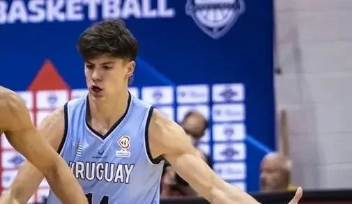 男篮美洲杯：卡波克洛13+10&保拉12，巴西6人上双81-76力克乌拉圭