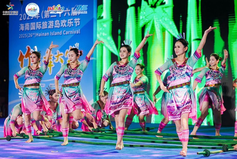 2025年海南欢乐节竹竿舞大赛欢快开跳